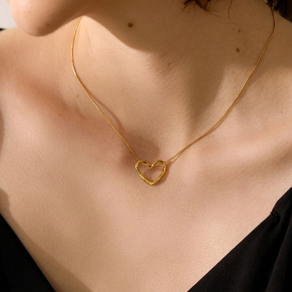 Amor Necklace