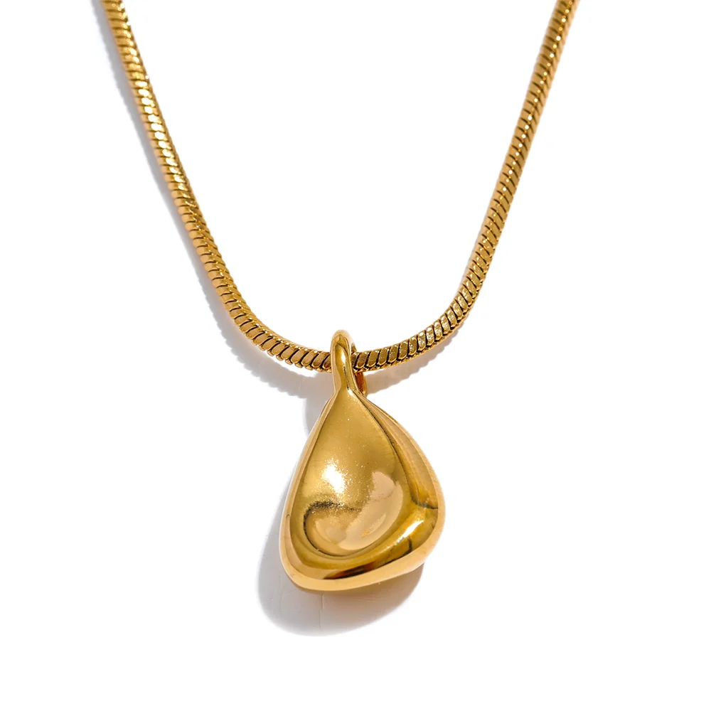 Niva Necklace